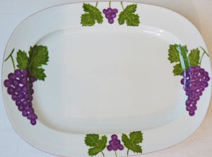 Plat ovale en porcelaine personnalisé avec des raisins pour des noces d'or